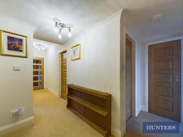 2 bed Apartment to rent Image 5