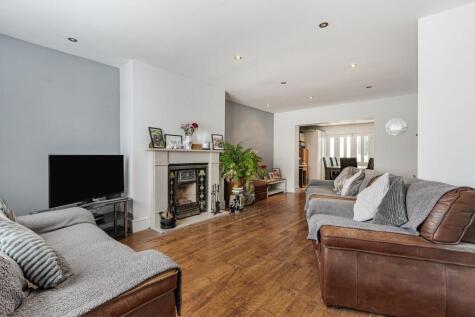 Hamilton Close, Feltham, TW13