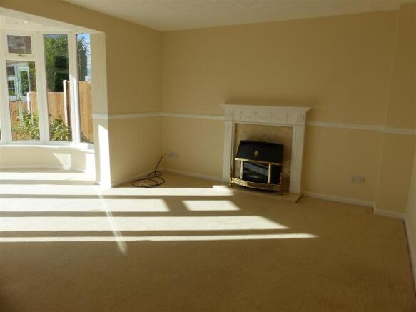 LOUNGE 1.JPG
