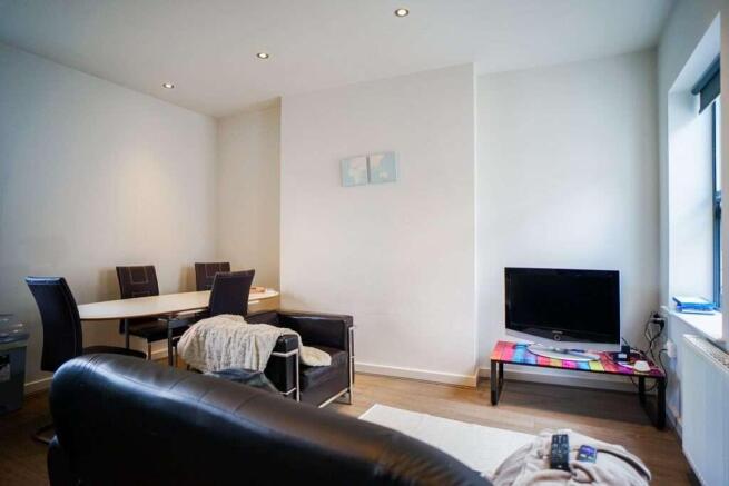 3 bed Flat to rent Image 7