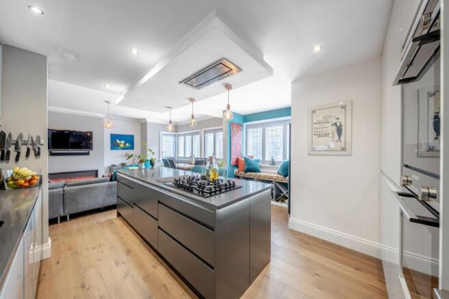 2 bed Flat for sale Image 7