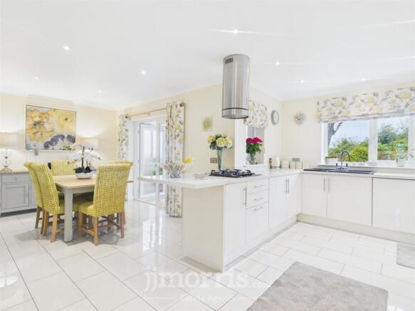 Kitchen/Dining Area