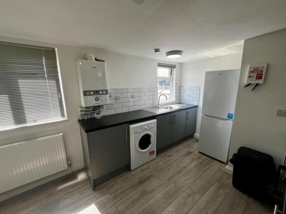 1 bed flat to rent Whitchurch Road, Cardiff CF14