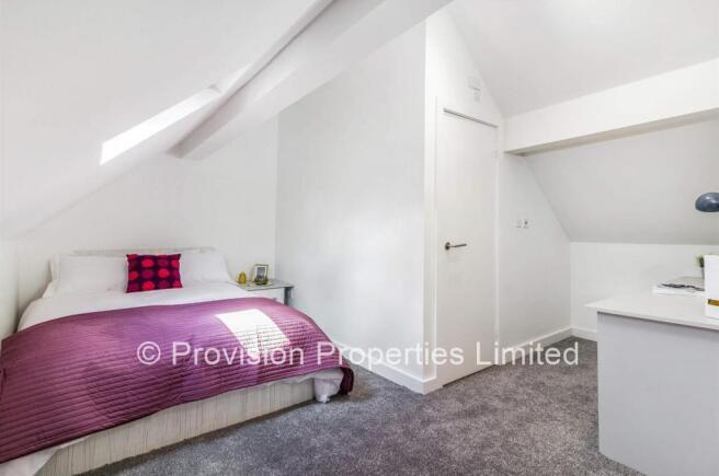 6 bed Semi-Detached to rent Image 12
