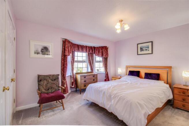 4 bed Detached for sale Image 7
