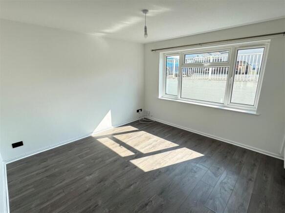 104 Calshot Close Lounge