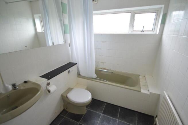Family Bathroom / WC