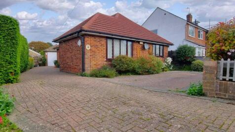 Cheyne Walk, Horley, Surrey, RH6