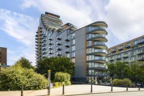 Apartment 902, 5 Park Vista Tower, Cobblestone Square, London E1W 3BA