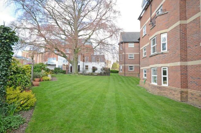 2 bed Flat to rent Image 10