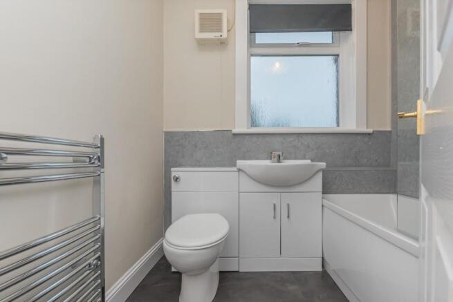 19. Bathroom.jpg