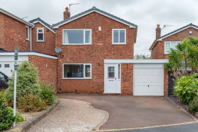 3-bed detached on Sycamore Road, East Leake, £290,000