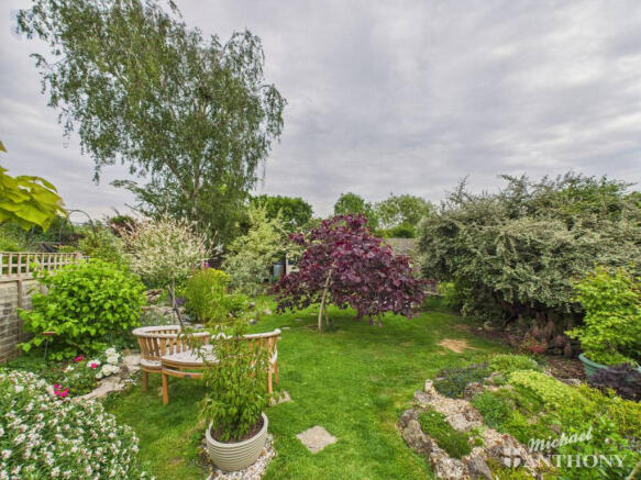 CAM03218G0-PR0684-STILL004-thumbnail-h750-70