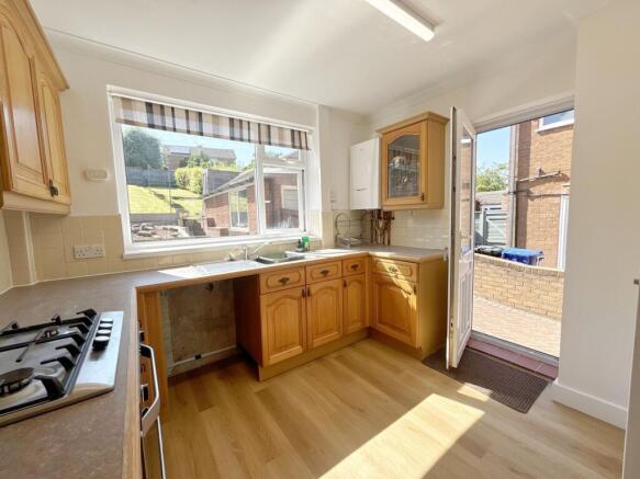 3 bed Semi-Detached to rent Image 11