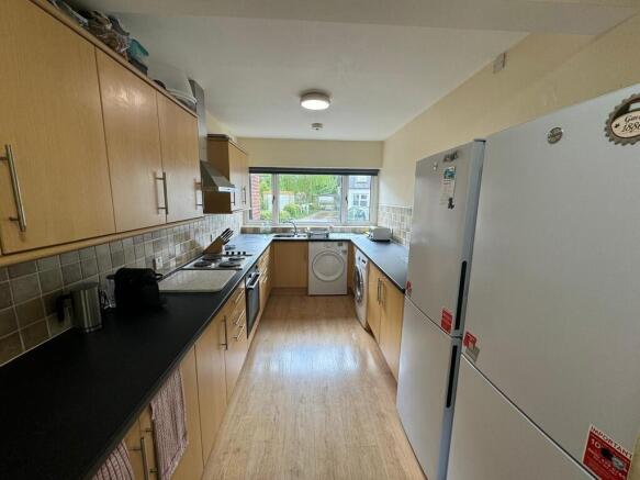 1 bed House Share to rent Image 5