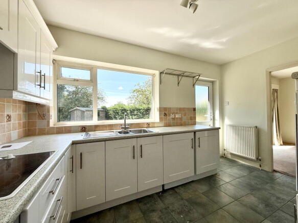 4 bed Detached for sale Image 11