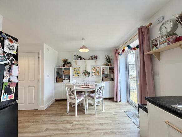 3 bed Semi-Detached for sale Image 4