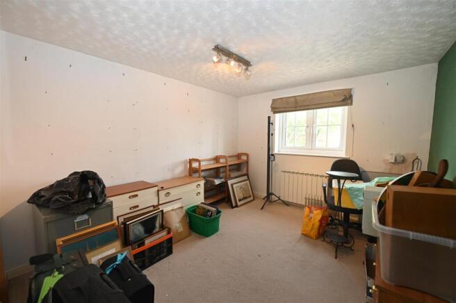 4 bed Semi-Detached for sale Image 12