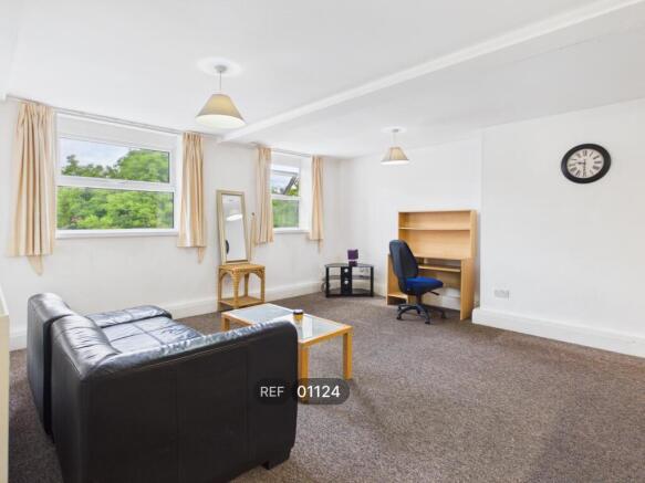 2 bed Apartment to rent Image 9