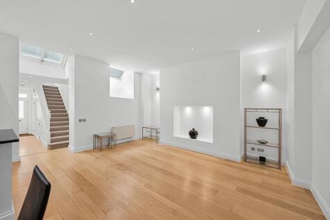Lancaster Mews,
Lancaster Gate, W2