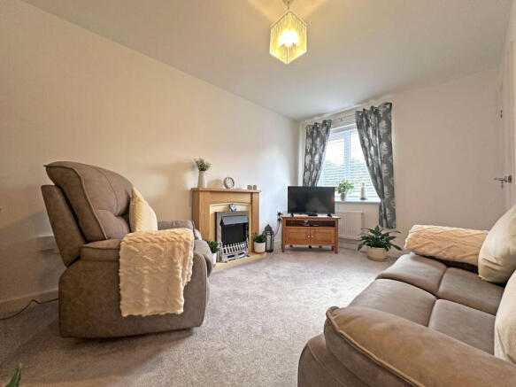 Sundowner Grove, Coseley New Village, TIPTON, DY4 8BY photo 4