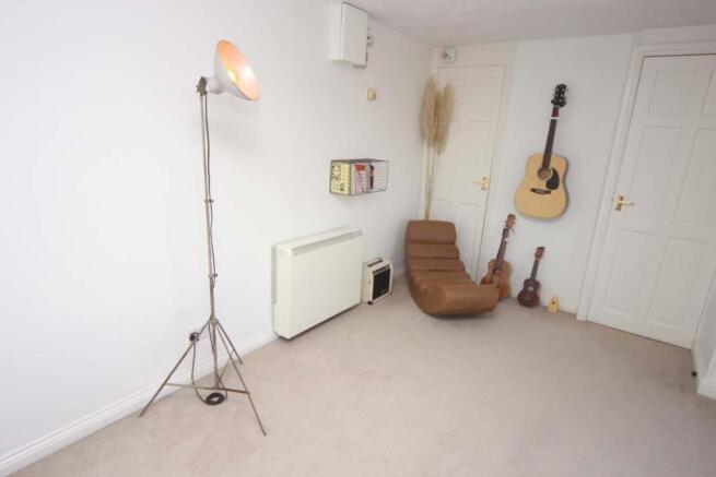 OPEN PLAN LOUNGE/DINING/KITCHEN AREA