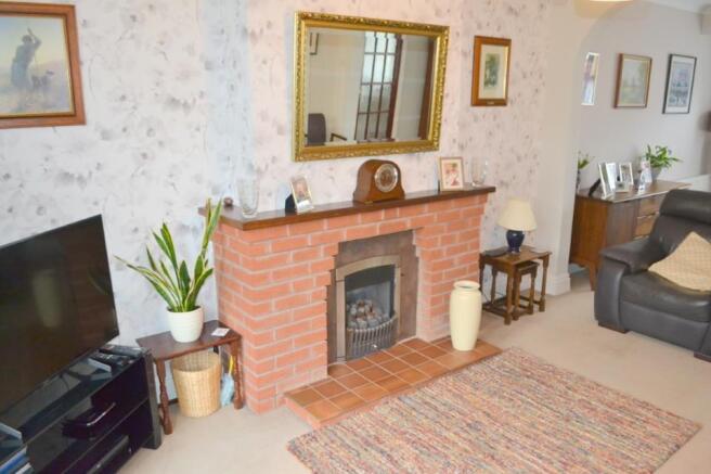 Lounge 2 (Custom).JPG