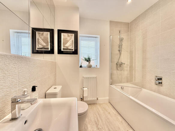 4 bed Detached for sale Image 8