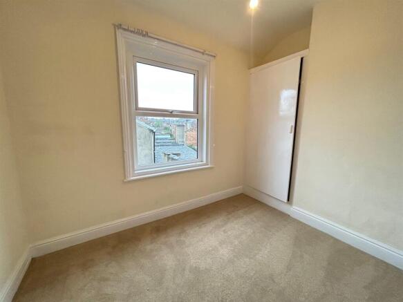 2 bed Maisonette to rent Image 6