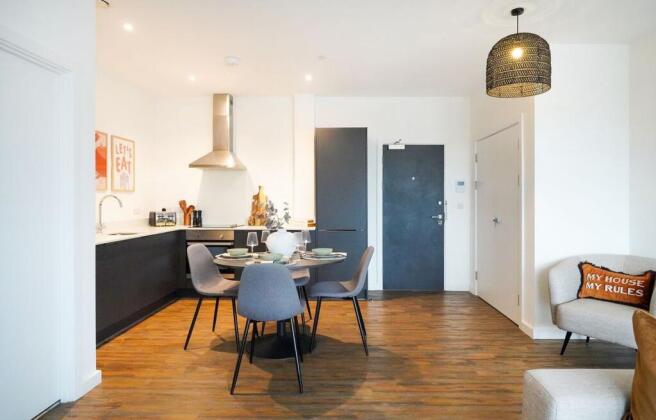 2 bed Apartment to rent Image 5