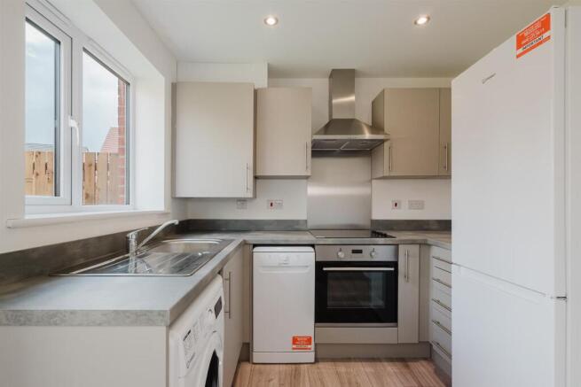 3 bed Terraced to rent Image 4