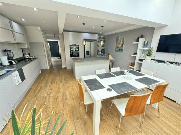 Kitchen Diner 1.jpg
