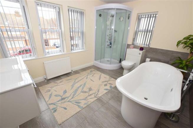 En-Suite Bathroom