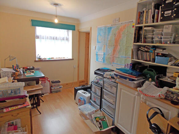 Bedroom  / study