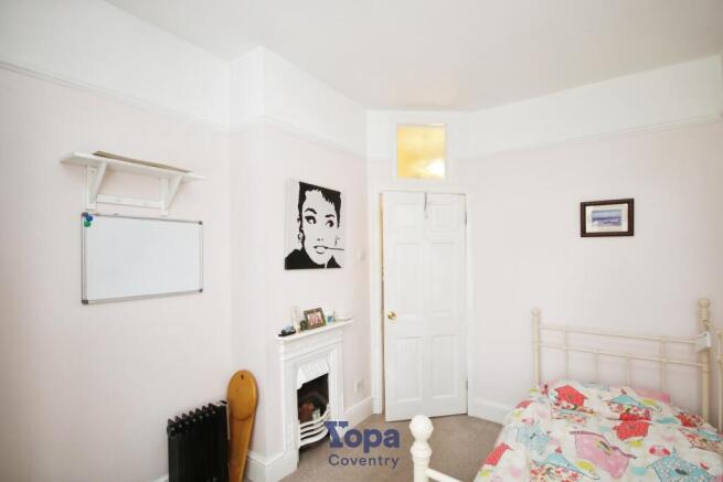 F9060465-Bedroom2.JPG