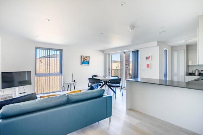 2 bed Apartment for sale Image 3