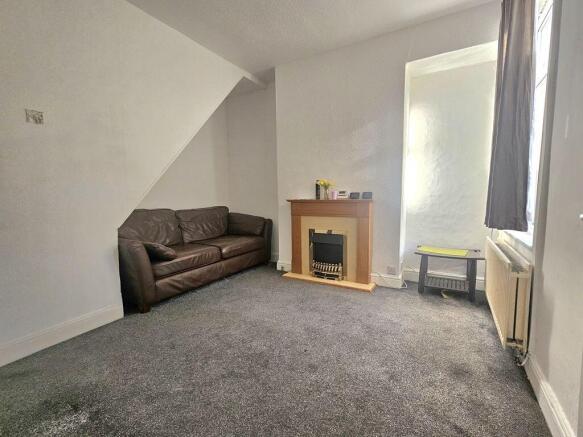2 bed Terraced to rent Image 4