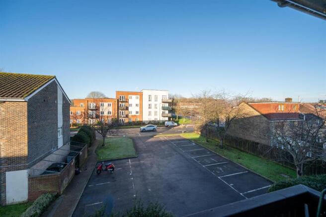 Flat 9 Thames Court 26 1.jpg