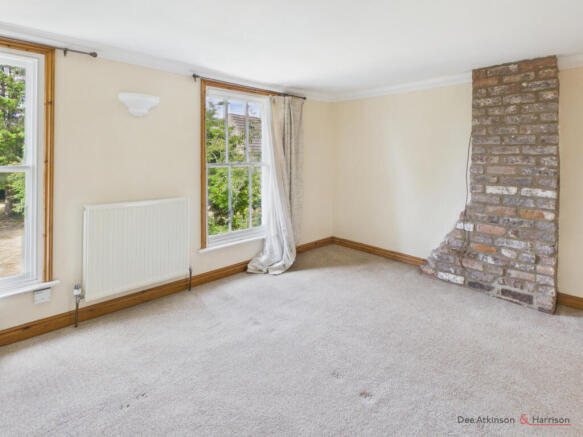 4 bed House to rent Image 10