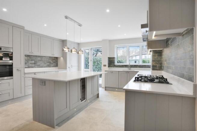 1634941317 - 12 Coleridge Avenue, SM1 - 9.jpg