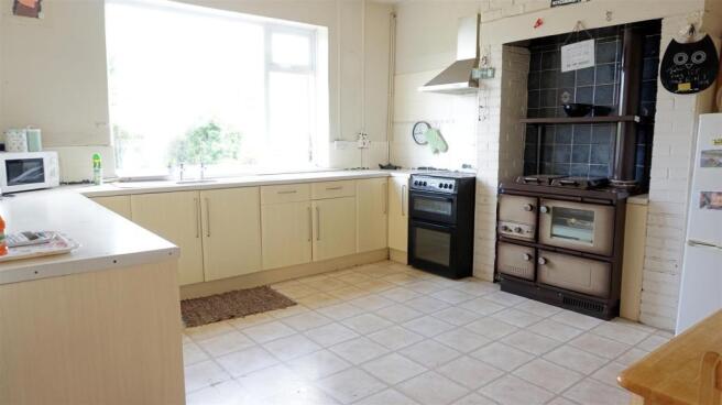 FITTED KITCHEN / DINING ROOM