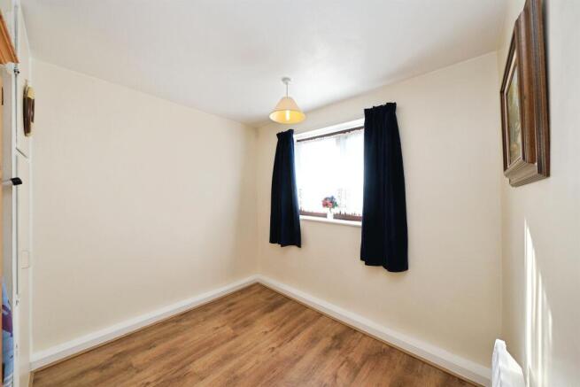 4 bed Semi-Detached for sale Image 11