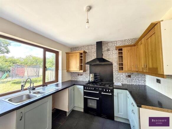 3 bed Semi-Detached for sale Image 3