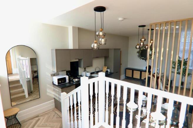 2 bed Flat to rent Image 12