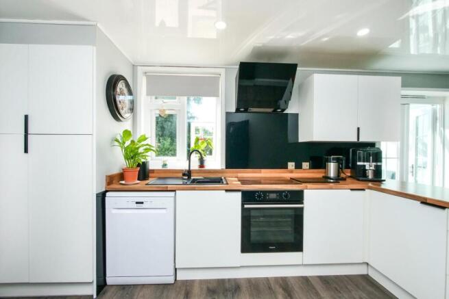 3 bed House for sale Image 6