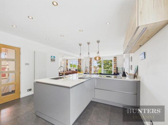4 bed Detached for sale Image 6