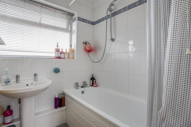 29 Willoughbys Walk Bathroom.jpg