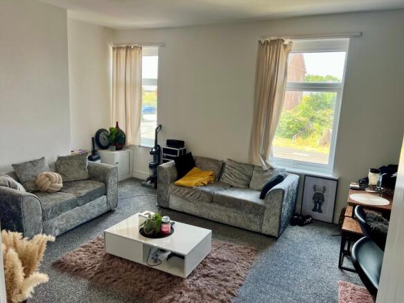 1 bed Apartment to rent Image 2