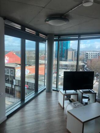 2 bed Apartment to rent Image 4