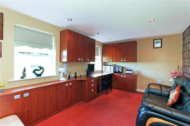 5 bed Detached for sale Image 7